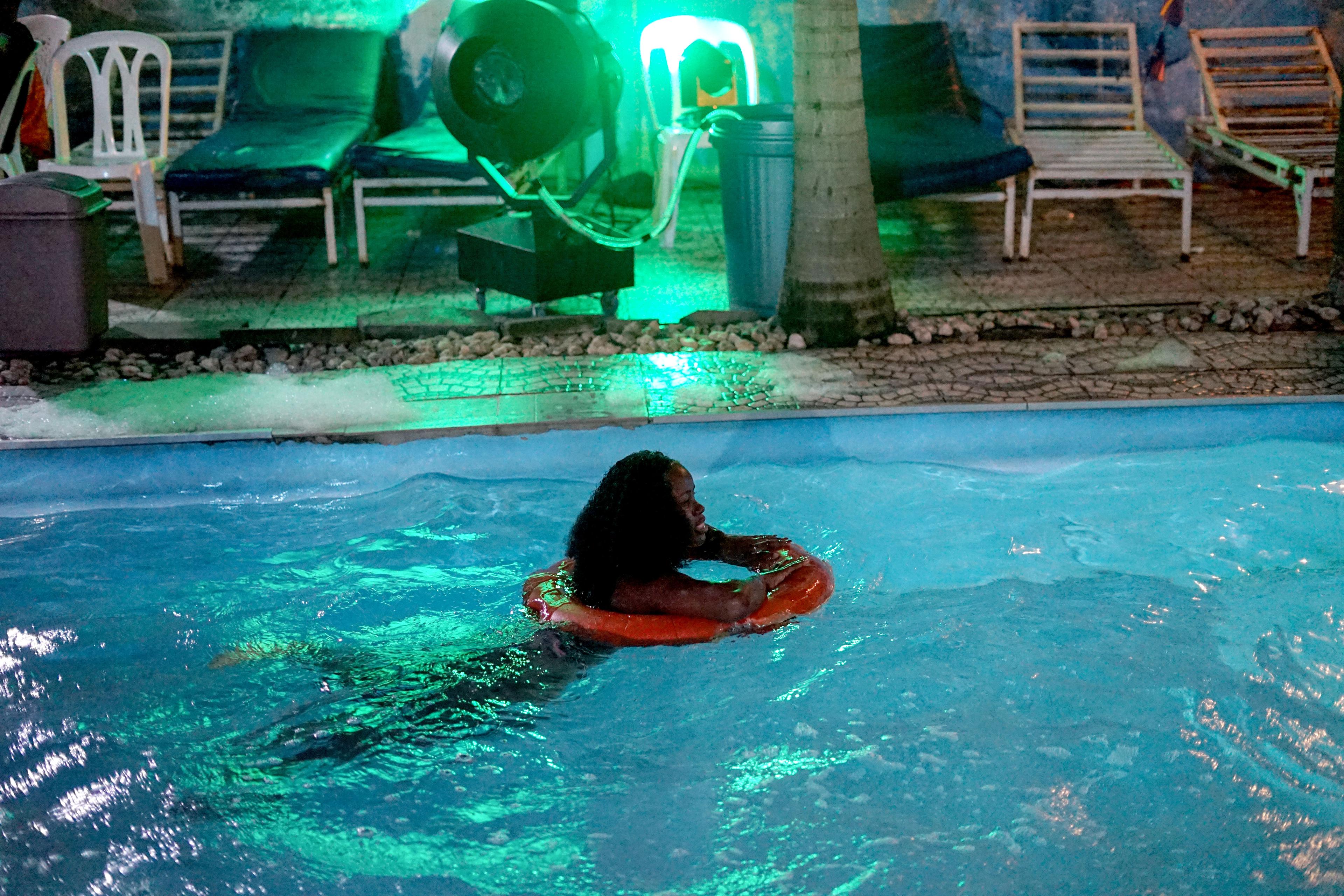 Une soirée musicale africaine au bord de la piscine